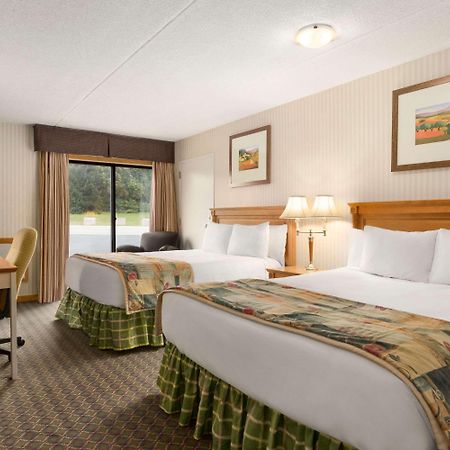 Travelodge By Wyndham Owen Sound On Екстериор снимка
