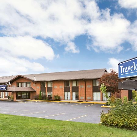 Travelodge By Wyndham Owen Sound On Екстериор снимка