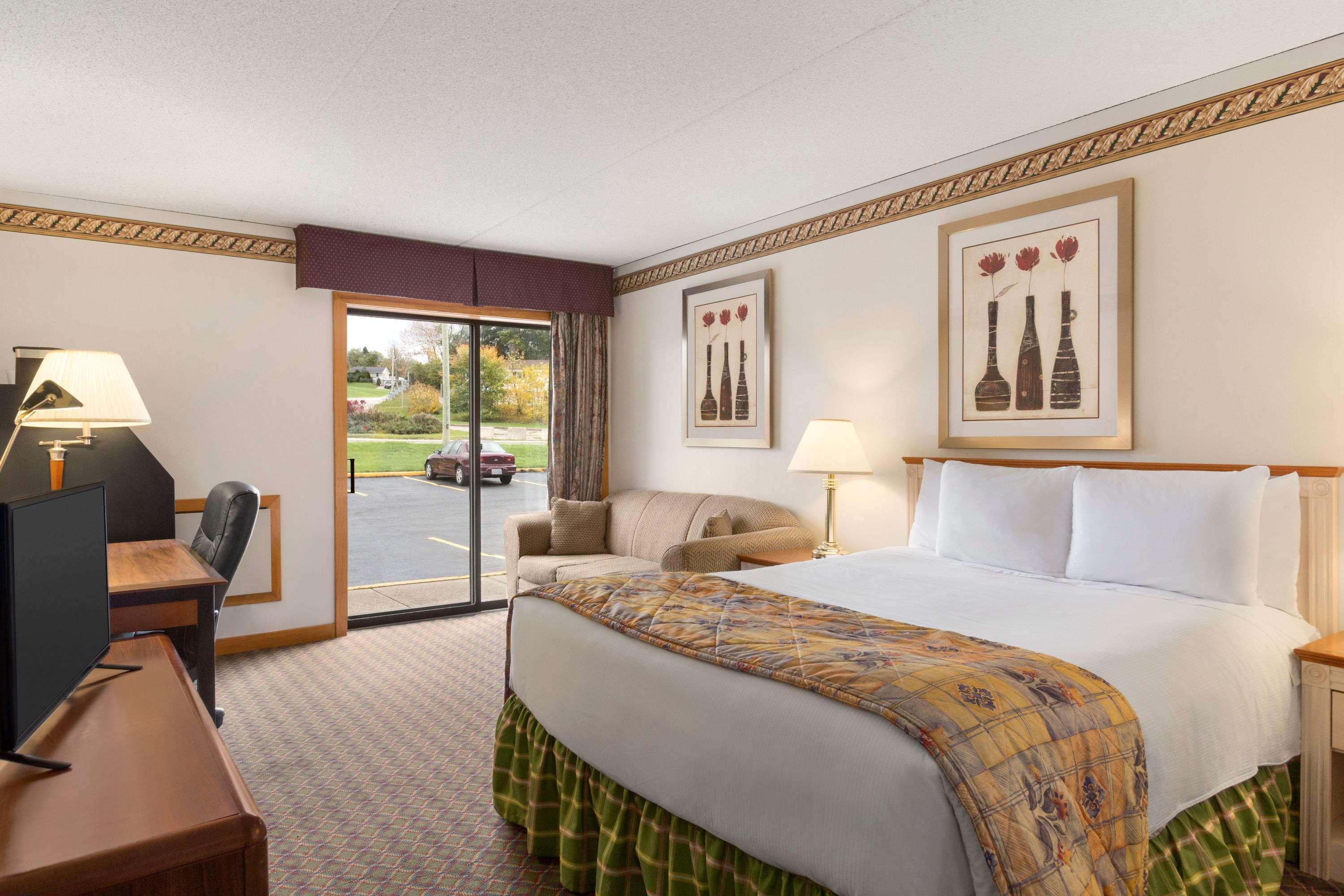 Travelodge By Wyndham Owen Sound On Екстериор снимка