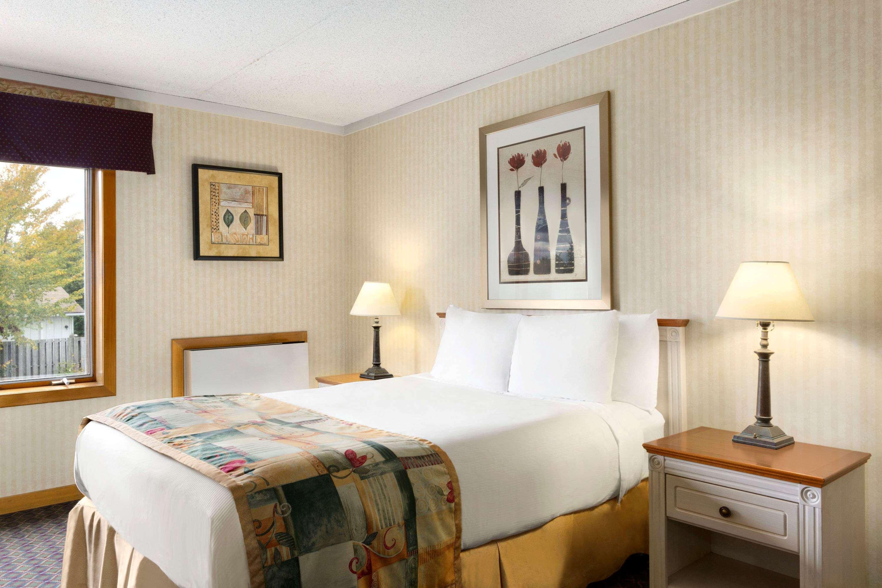Travelodge By Wyndham Owen Sound On Екстериор снимка