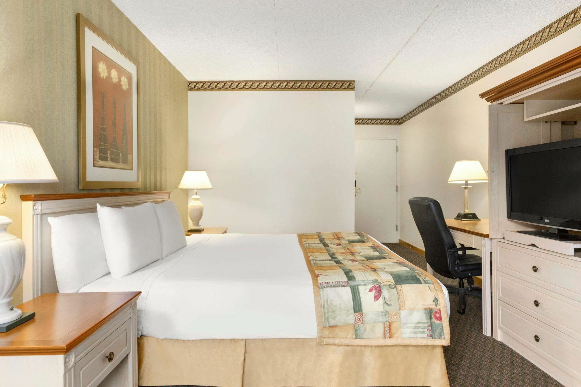 Travelodge By Wyndham Owen Sound On Екстериор снимка
